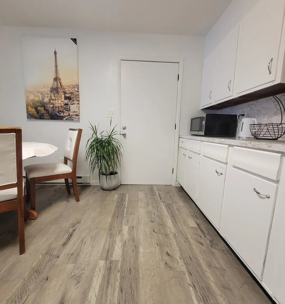 2 bed, 1000 sqft, $1,300 — Photo 4
