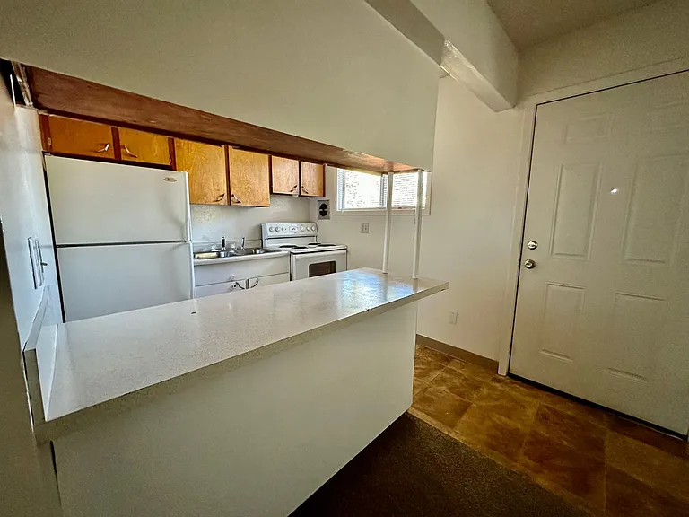 R0289 - Lombard Heights — Photo 5