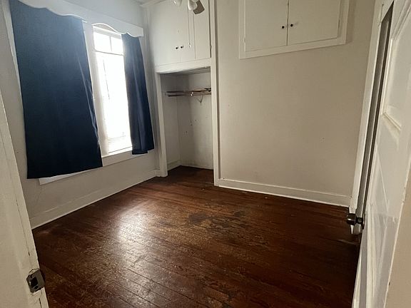 3rd image of 281 N Houston Ave