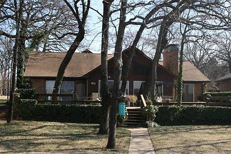 1st image of 245 Lakeview Dr