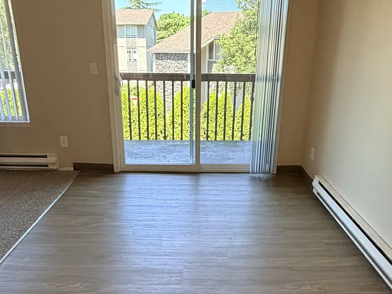 Stafford Court Apartments — Photo 9