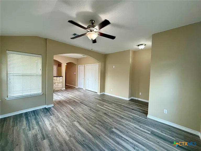 101 Salas Dr — Photo 2