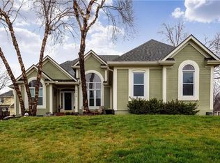 2712 SE 4th St, Lees Summit, MO 64063
