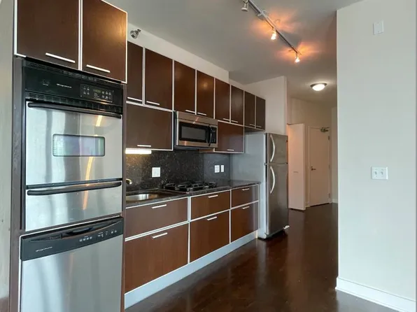 660 W Wayman St Unit 404, Chicago, IL 60661