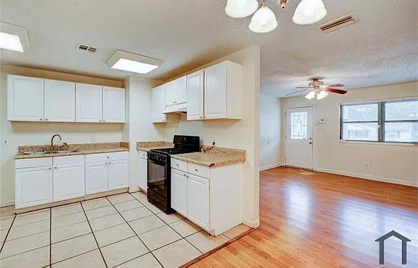 306 Evergreen Hl — Photo 2