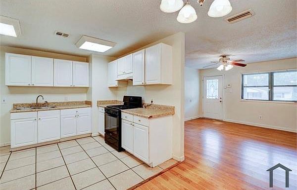 1st image of 306 Evergreen Hl