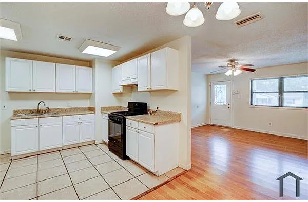 Building Photo - 306 Evergreen Hl