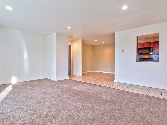 4th image of 1028 Abbey Ct APT 7
