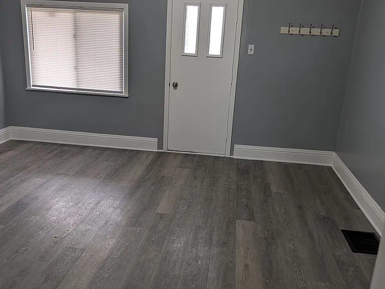 129 1/2 Union St #129-1/2 — Photo 6