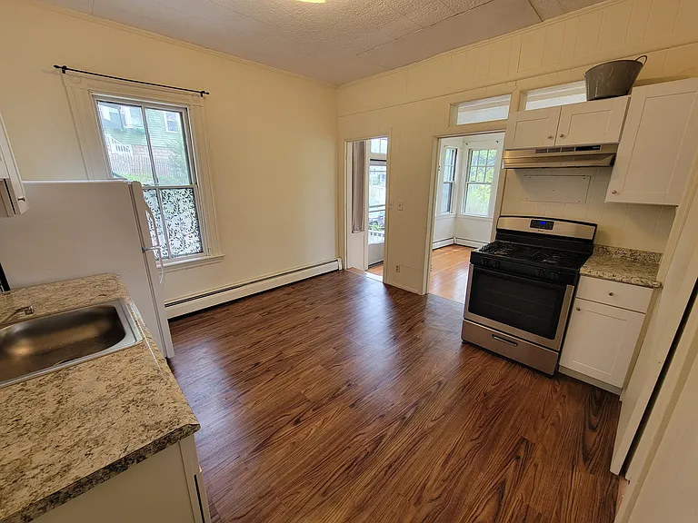8 Sherwood St #1 — Photo 8