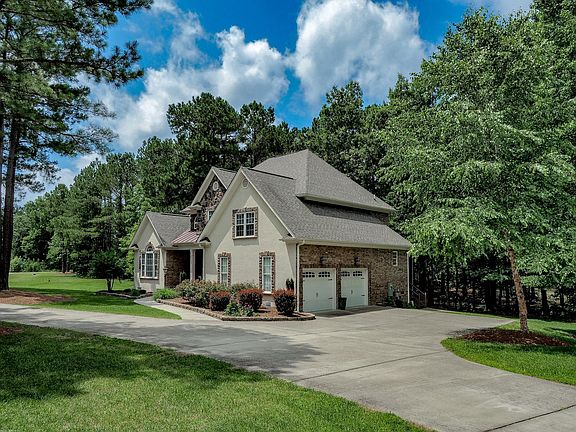 Huge lot, circle drive