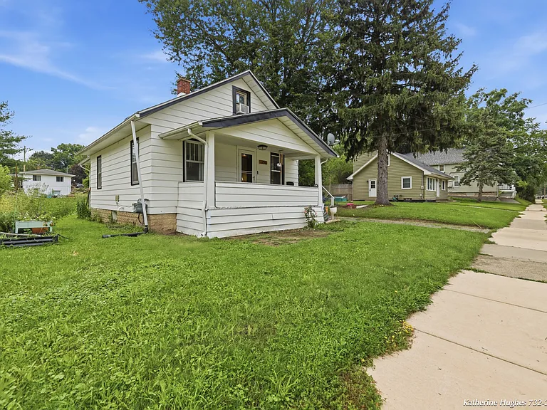 1250 Emerald Ave NE — Photo 16