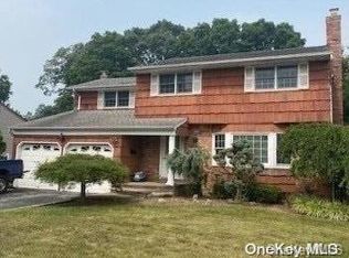 1254 Taft Ave, Merrick, NY 11566