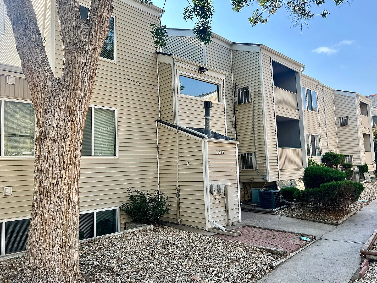 1 Bed, 1 Bath Top Floor Condo Available in High Hollows! — Photo 2