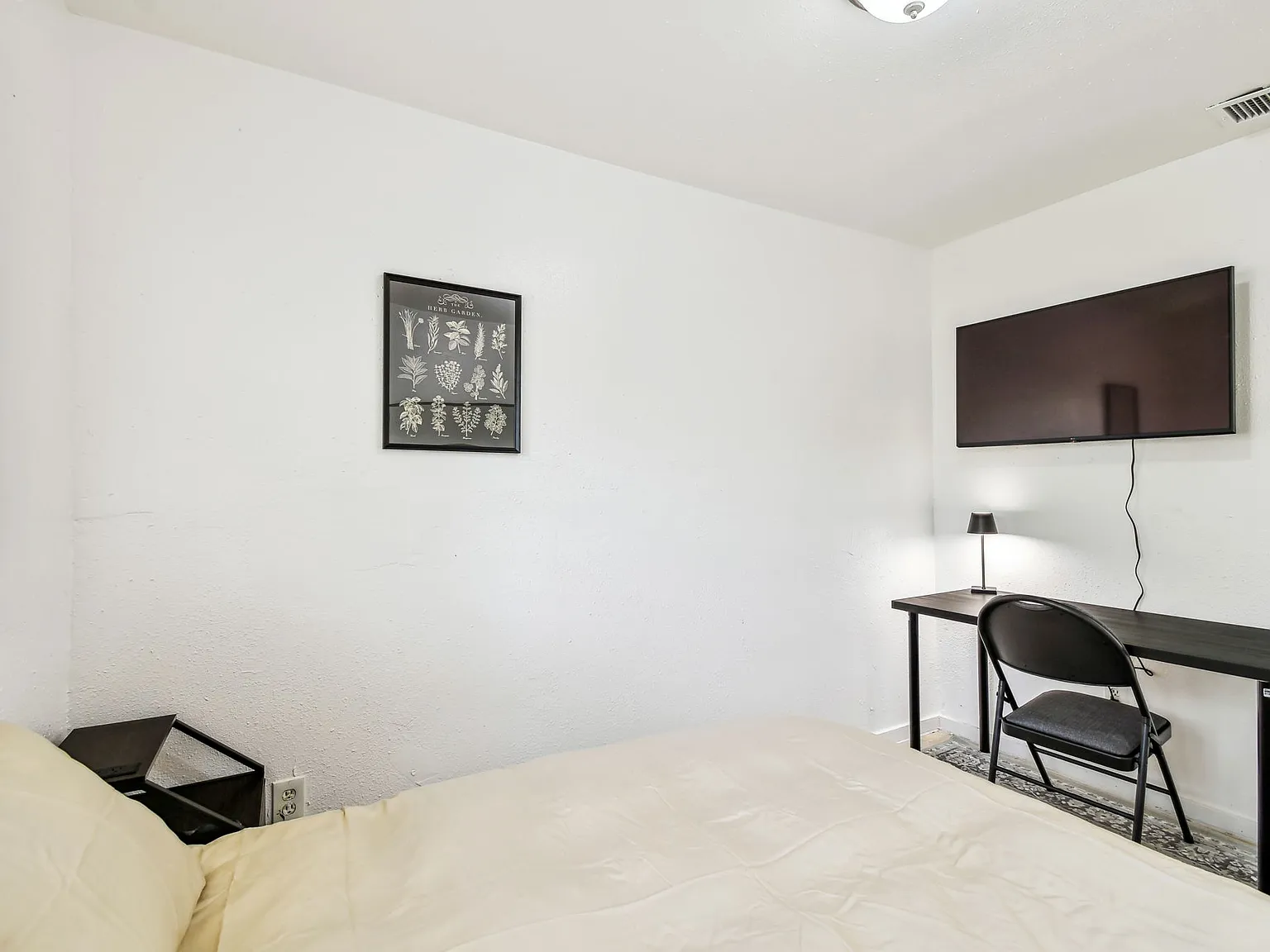 4 bed, 1300 sqft, $750 — Photo 4