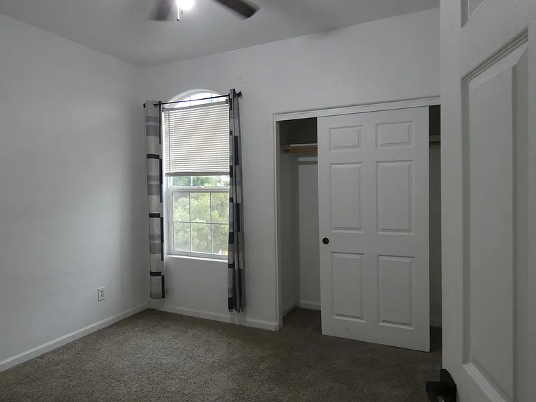 610 Sunrise Dr #2L — Photo 5