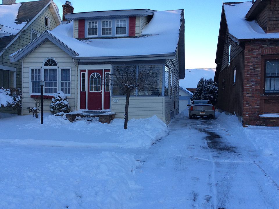 1st image of 648 Helen St