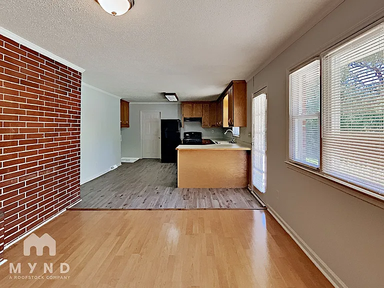 2338 Linwood Rd — Photo 5