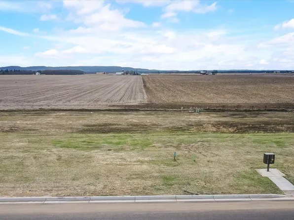 244 Falcon Ct #87, Sauk City, WI 53583