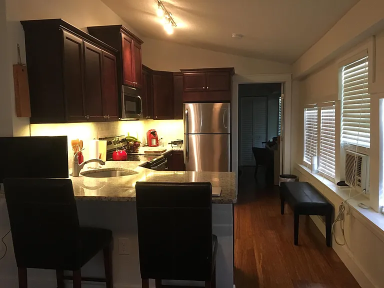 1812 Watrous Ave #B — Photo 12