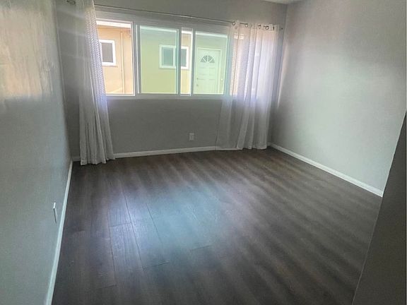 4th image of 10925 Mansel Ave