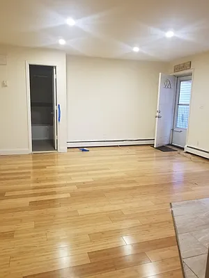 Rented by Bouklis Group | media 11