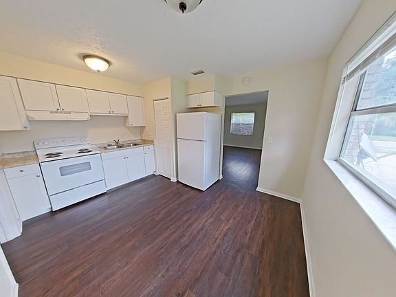 5th image of 1017 E Seneca Ave APT B