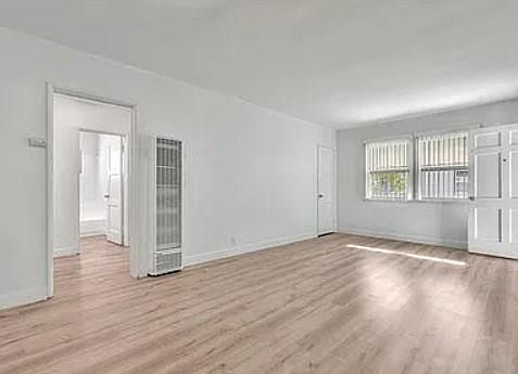 4th image of 908 S Anaheim Blvd #1/2