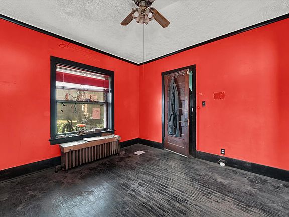 3rd image of 1131 N Avers Ave