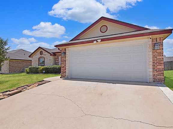 3rd image of 304 E Little Dipper Dr