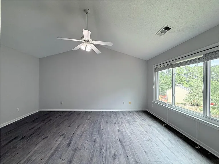 175 Sessingham Ln — Photo 12