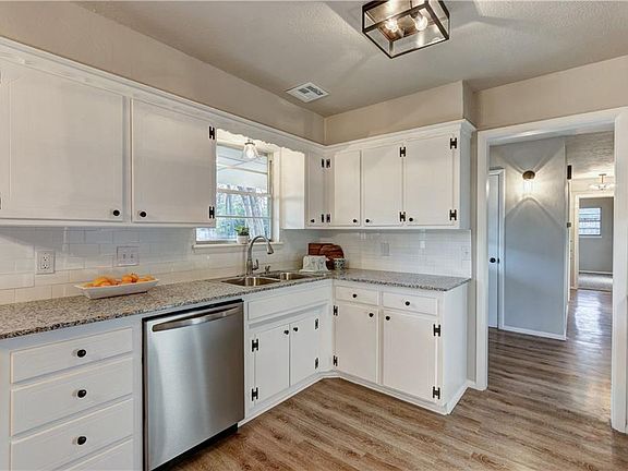 4th image of 2905 N Holloway Ave