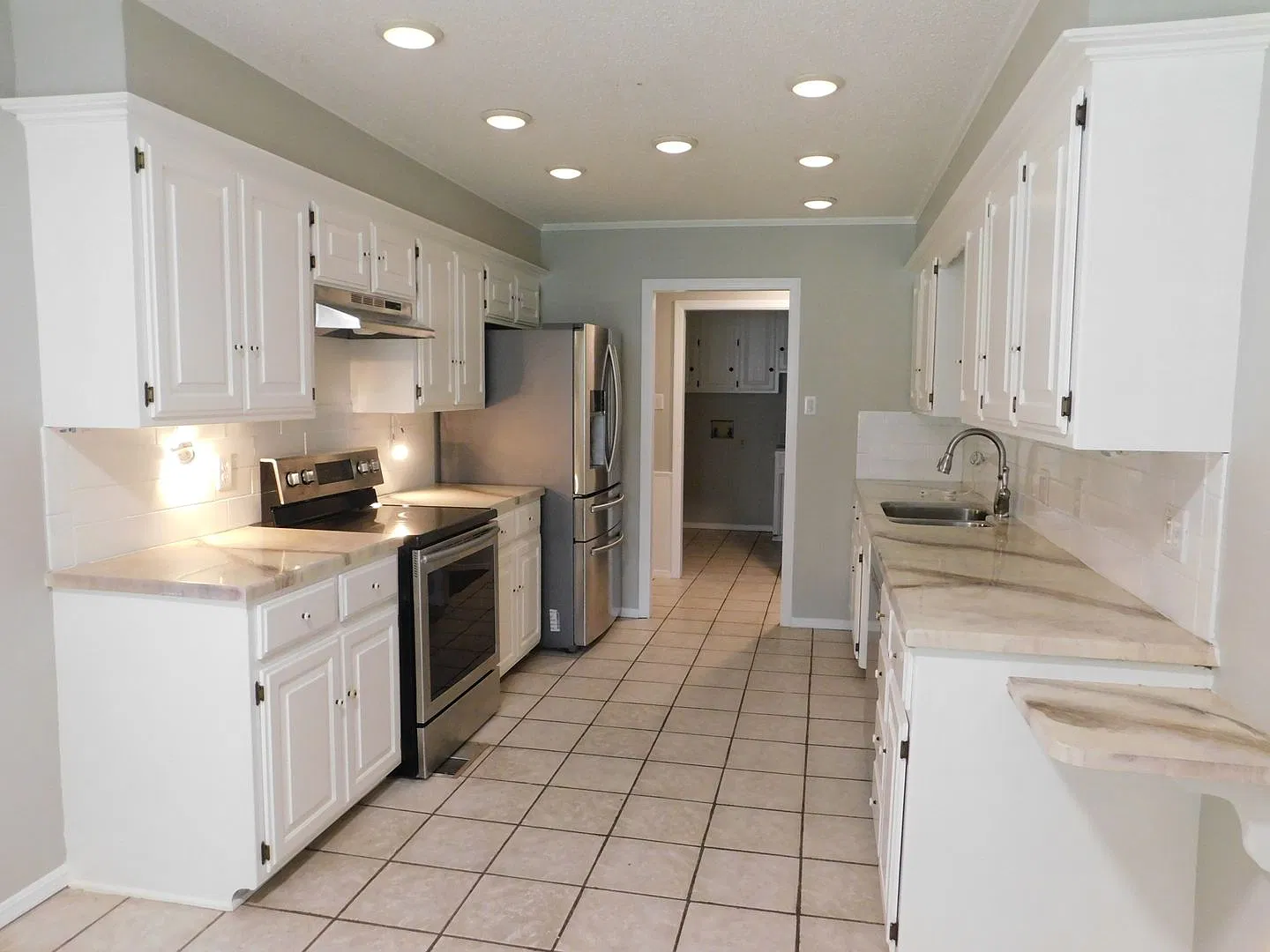 Spacious 2 Bed 2 Bathroom Duplex — Photo 2