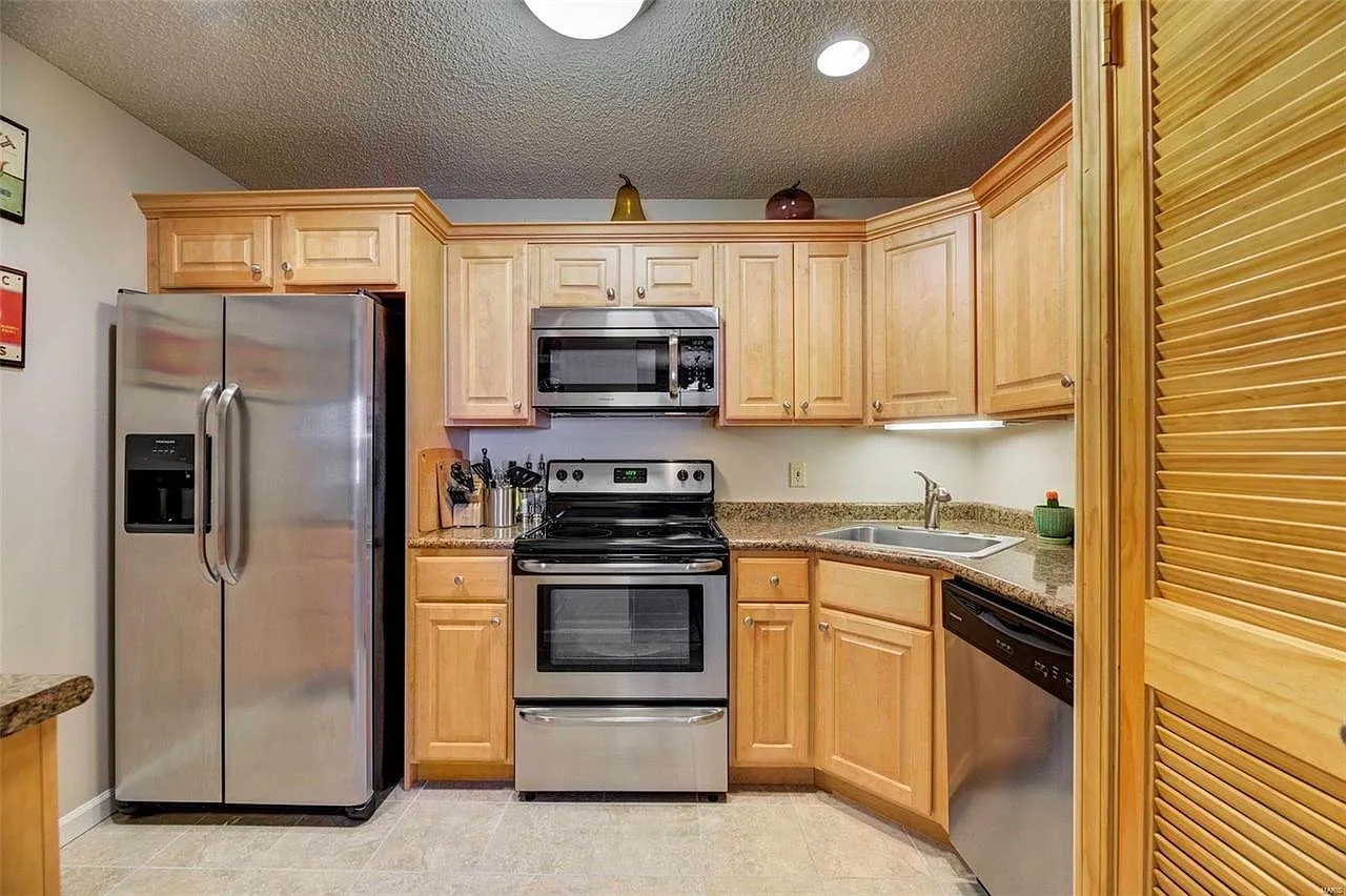 2 bed, 988 sqft, $1,795 — Photo 2