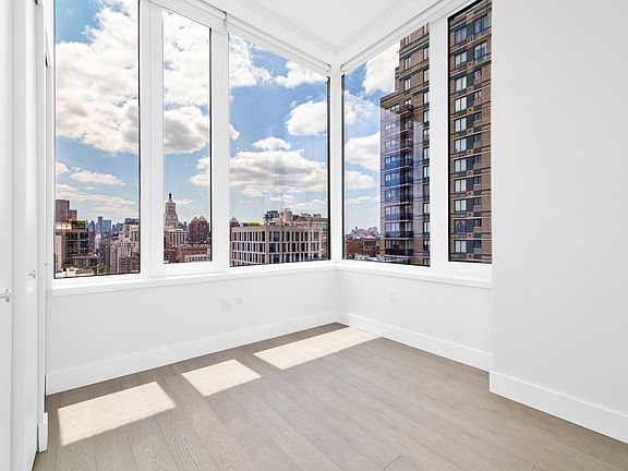 5th image of 200 E 23rd St #Penthouse 1d