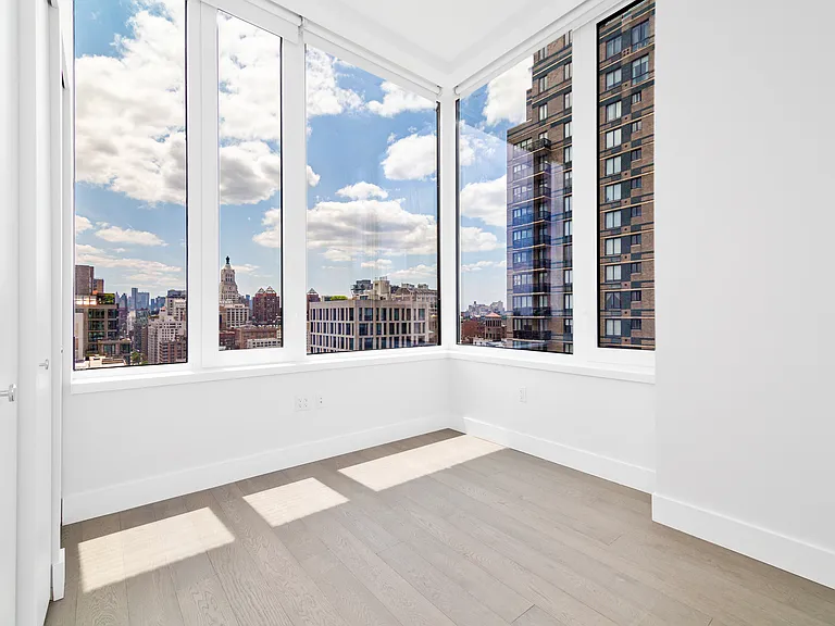 200 E 23rd St #Penthouse 1D — Photo 5