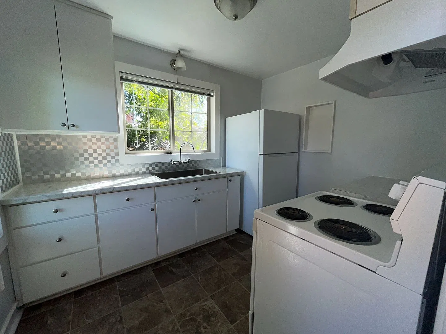 CHES1576 — Photo 3