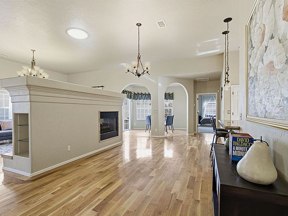 5th image of 1825 Venetian Dr
