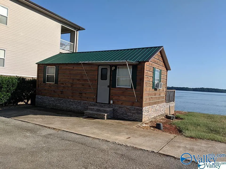 1 bed, 288 sqft, $1,395 — Photo 2