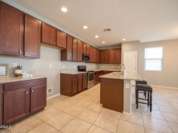 952 S OLYMPIC Drive, Gilbert, AZ 85296