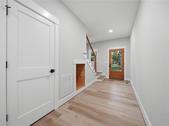 5th image of 110 Walnut Ave