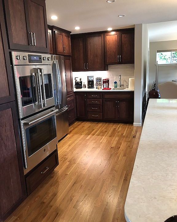 Kitchen with coffee bar 