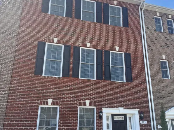 995 Rye Dr, La Plata, MD 20646