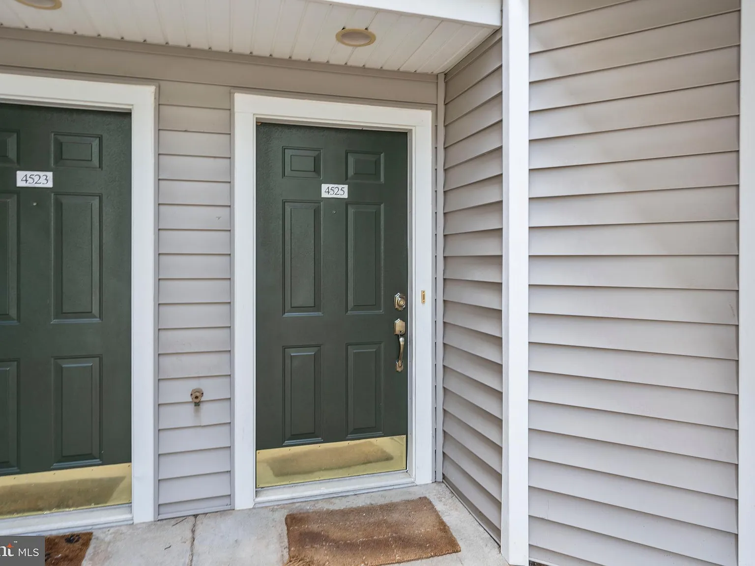 1 bed, 736 sqft, $2,100 — Photo 2