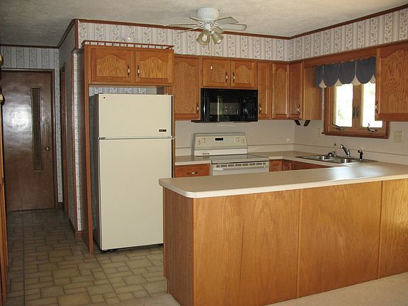 5th image of 92 Lakeshore Dr