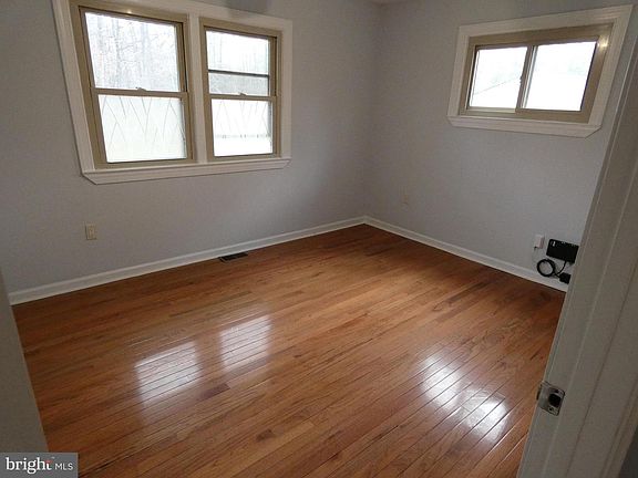 5th image of 2105 Amherst Rd