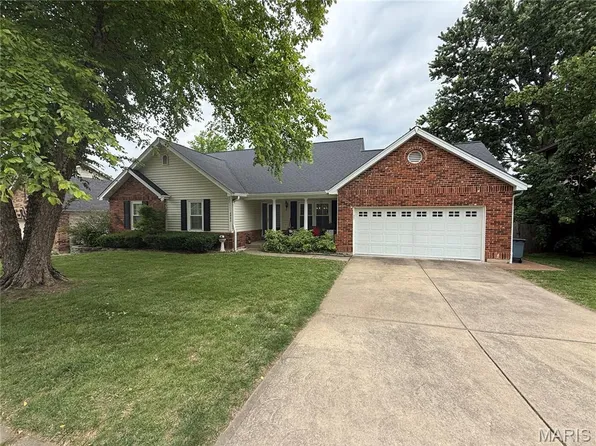 2953 Westborough Dr, Saint Charles, MO 63301
