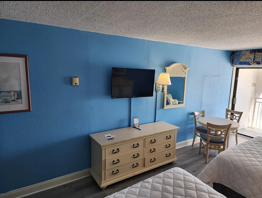 1207 S Ocean Blvd — Photo 4