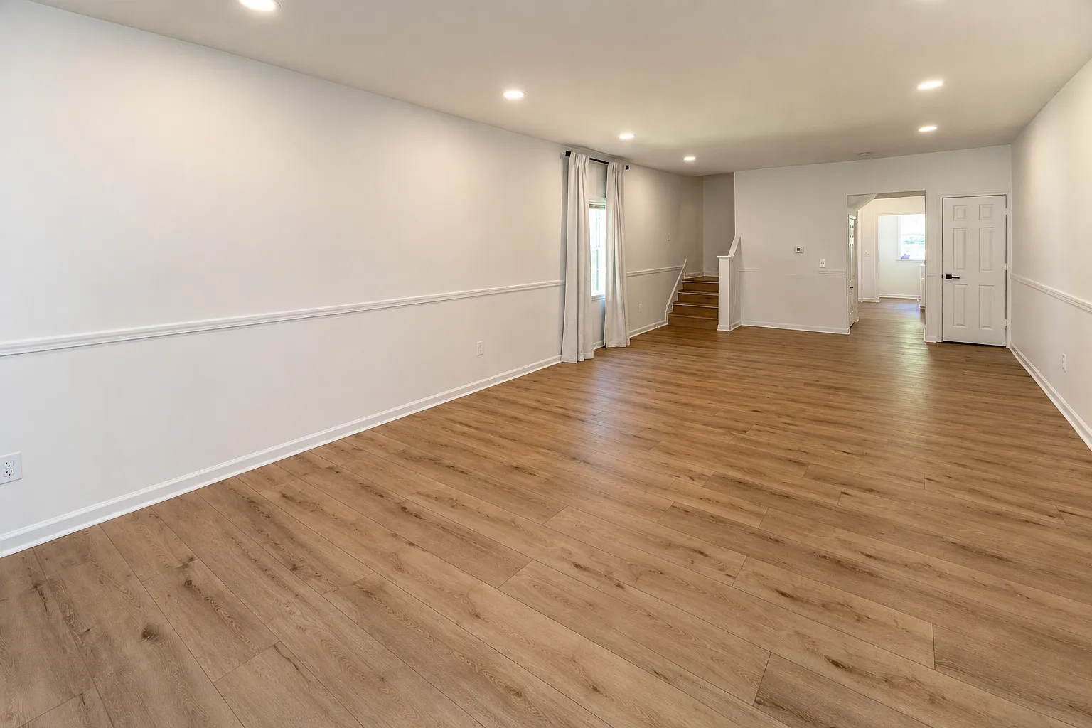 1135 N Keystone Ave — Photo 4