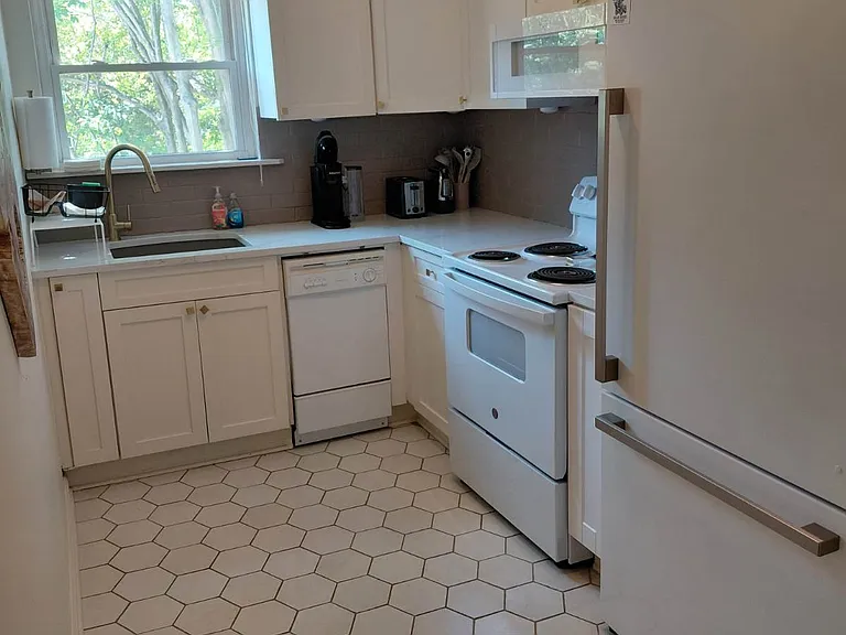 110 Lewis Dr — Photo 8